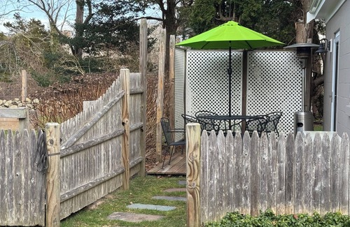 West Falmouth Cottage | Charming West Falmouth Cottage, walk to Chappy beach and Shining Sea bike path!