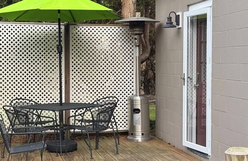 West Falmouth Cottage | Charming West Falmouth Cottage, walk to Chappy beach and Shining Sea bike path!