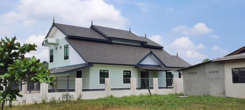 Dungun House | Chatak Hill Residence