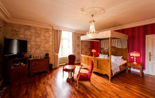 Chambretaud Hotel | Chateau Du Boisniard