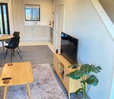 Addington Apartment | Cheerful 2 bedroom townhouse in Addington!