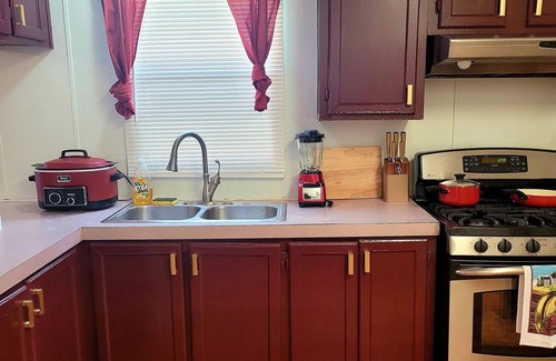Laurel House | Cheerful 3 bedrooms,2 bathrooms Mobile Vacation home in the heart of laurel,MD