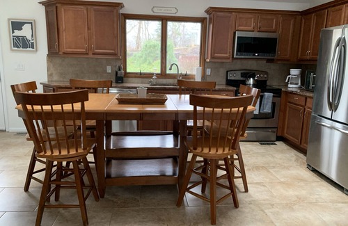 Wading River House | Cheerful 4-bedroom pool house in the North Fork near all