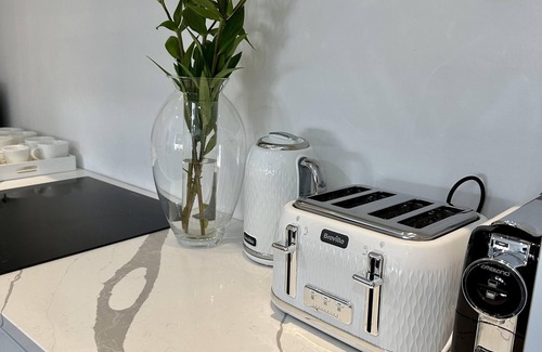 Earl's Court Apartment | Chelsea - 2bed Apartment - Sleeps 4 - Pet Friendly