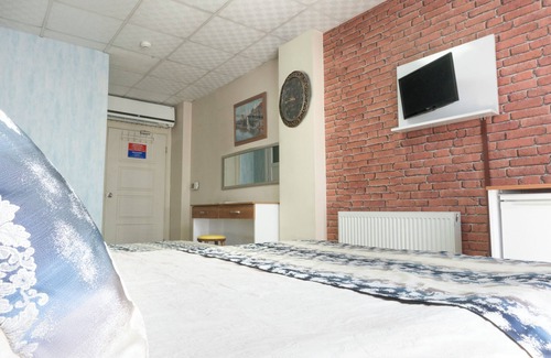 Aksaray Hotel | Chic 1-bedroom hotel with WiFi, AC in enchanting Istanbul