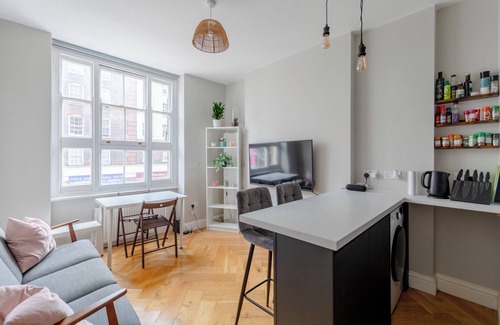 Holborn and Covent Garden Apartment | Chic 1BD Flat in the Centre of London