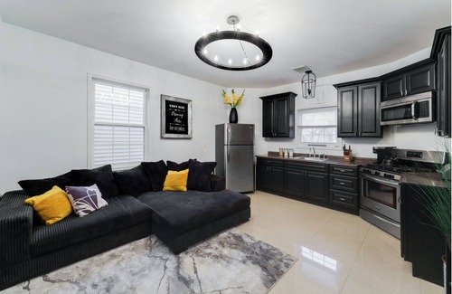 Communipaw House | Chic 3 bedroom apartment. (Upstairs Unit)