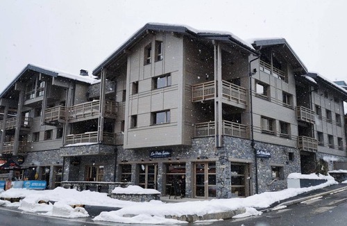 Les Gets Apartment | Chic apartment for 6, village center, near amenities