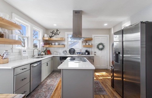 Sans Souci House | CHIC✨️|Bikes|ParkPass|Lake|PizzaOven|SnoCone|BlackStone|YouTubeTV