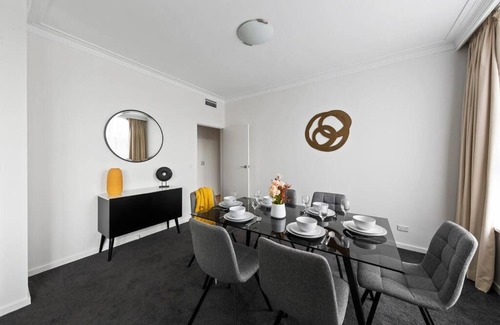 Caulfield North Apartment | Chic Caulfield North Retreat
