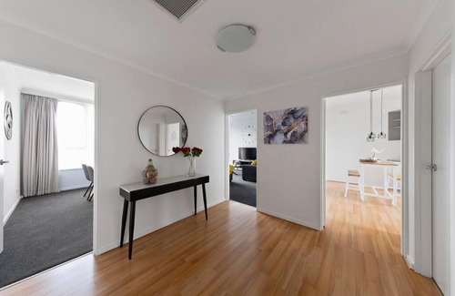 Caulfield North Apartment | Chic Caulfield North Retreat
