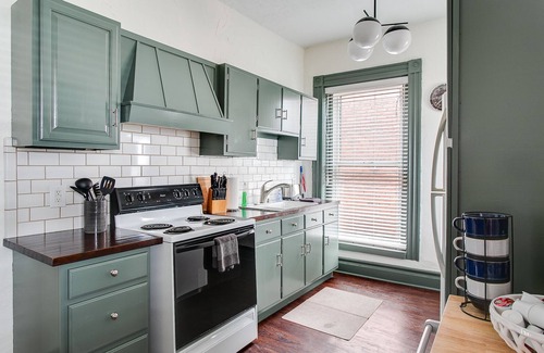 Old Louisville House | Chic Flat on Central Park