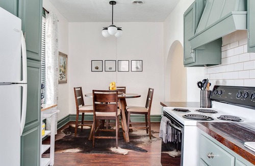 Old Louisville House | Chic Flat on Central Park