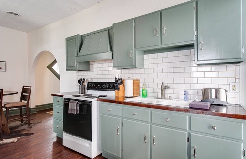 Old Louisville House | Chic Flat on Central Park