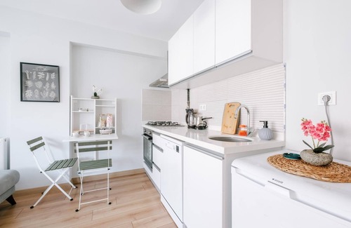 Moda Apartment | Chic Flat w Balcony 5 min to Moda Coast in Kadikoy