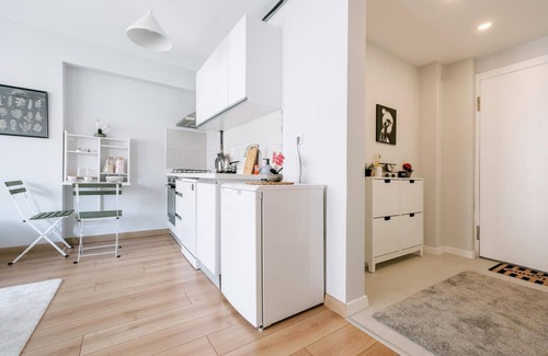 Moda Apartment | Chic Flat w Balcony 5 min to Moda Coast in Kadikoy