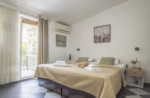 Lepetane Apartment | Chic Studio Flat with Balcony near Beach in Tivat