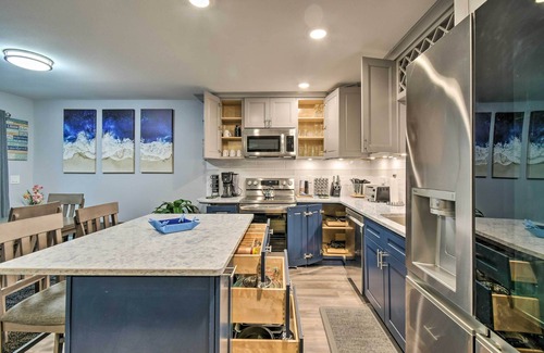 Grayland House | Chic Westport Getaway w/Hot Tub & Fireplace!