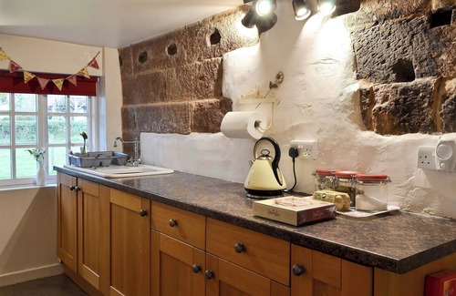 Hale Village Cottage | Childe Of Hale Cottage - 27896