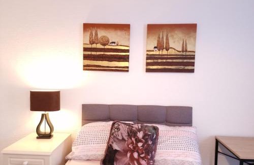 Tamworth Apartment | Chimes-Company & Family Stay, 2 Bedroom House + Free parking