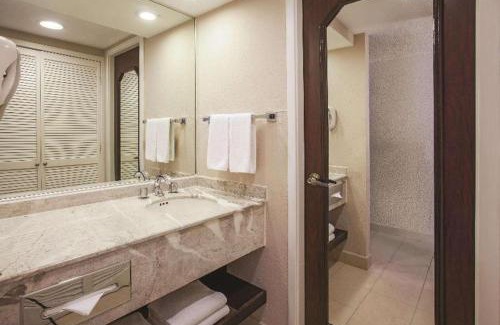 Monterrey Hotel | CHN Hotel Monterrey Norte, Trademark Collection by Wyndham