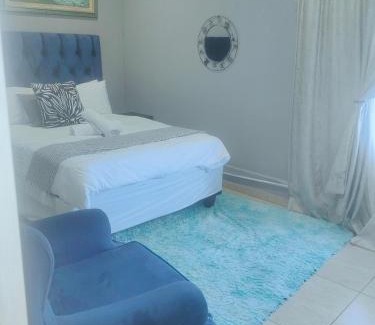 Rooihuiskraal Apartment | Choosers Express Hotel Room 6