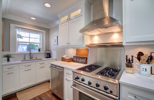 Fremont Apartment | City Haven II - Blocks from Zoo, Downtown Bus, Restaurants, W/parking