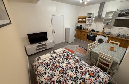 Enfield Highway Apartment | City Hideaway