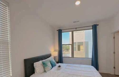 Olde Richmond House | City View Luxury New Modern Townhouse w/Roof deck