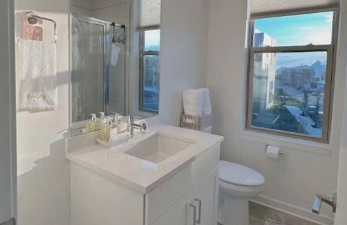 Olde Richmond House | City View Luxury New Modern Townhouse w/Roof deck