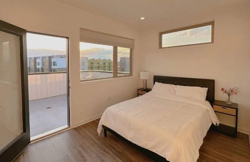 Olde Richmond House | City View Luxury New Modern Townhouse w/Roof deck