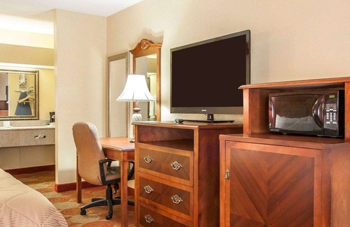Auburn Hotel | Clarion Inn & Suites University Center