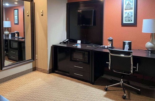 Evansville Hotel | Clarion Inn & Suites