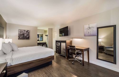 Florence Hotel | Clarion Inn & Suites