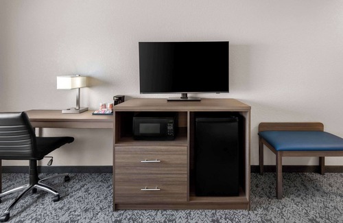 Mattoon Hotel | Clarion Pointe Mattoon near University