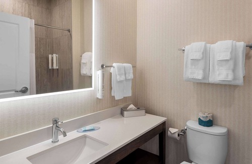 Mattoon Hotel | Clarion Pointe Mattoon near University