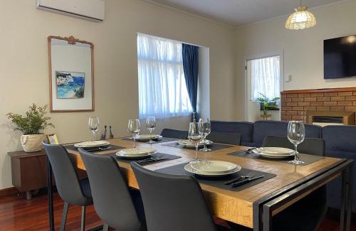 Hamilton Lake Villa | Classic 4 bedrooms house opposite Waikato Hospital
