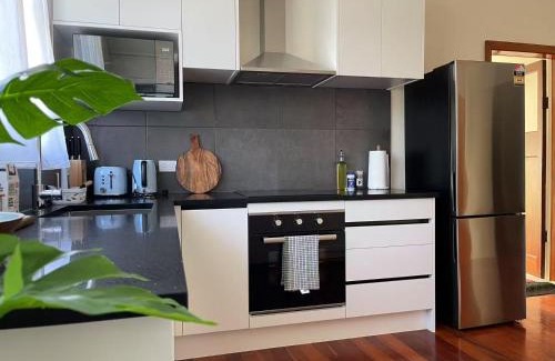 Hamilton Lake Villa | Classic 4 bedrooms house opposite Waikato Hospital