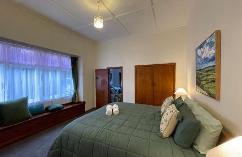 Hamilton Lake Villa | Classic 4 bedrooms house opposite Waikato Hospital