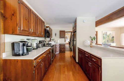 Town of Lloyd House | Classic Hudson Riverfront Home & Pool with Spectacular View