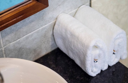 Ngelani Hotel | Clayton Luxury Suite