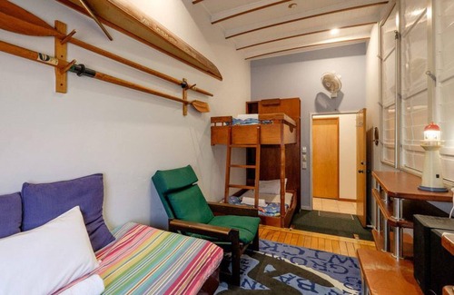 Point Lookout House | Claytons 9 | 5 bedroom, 2 bathroom. Beach front. Waiting for you and your mob!