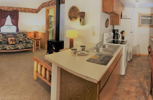 Rapid City Cottage | Clean and Comfortable Cottage Thirty Minutes from Mt Rushmore - In Rapid City On Canyon Lake Thirty Minutes from Mt Rushmore