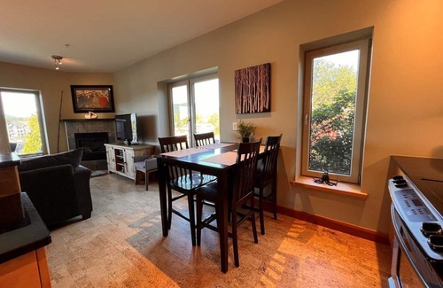 Ucluelet Condo | CLEAN-MODERN-WIFI-HARBOUR & MTN VIEWS-SPACIOUS-SHORT WALK TO TOWN & BEACH TRAILS