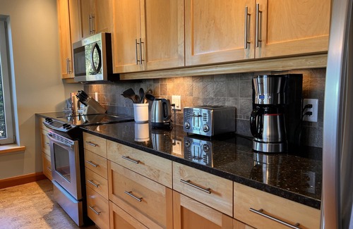 Ucluelet Condo | CLEAN-MODERN-WIFI-HARBOUR & MTN VIEWS-SPACIOUS-SHORT WALK TO TOWN & BEACH TRAILS