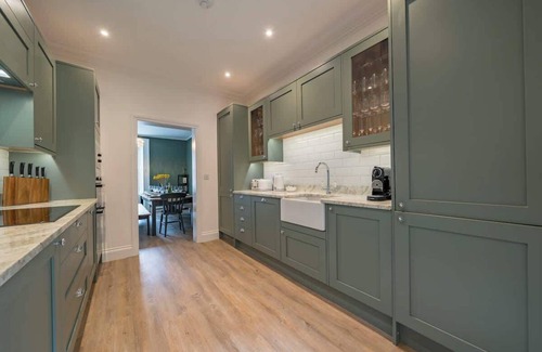 Clifton House | Clifton 4BR - Cinema Room! Sleeps 8 - Hen/Stag Dos
