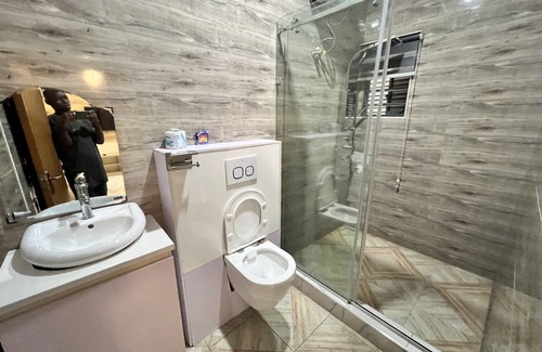 Ekrokpe Hotel | Clique Court Hotel & Suite