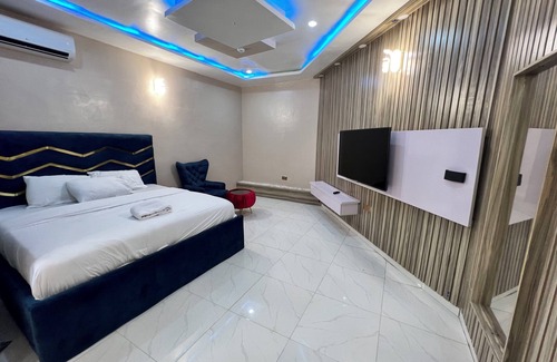 Ekrokpe Hotel | Clique Court Hotel & Suite