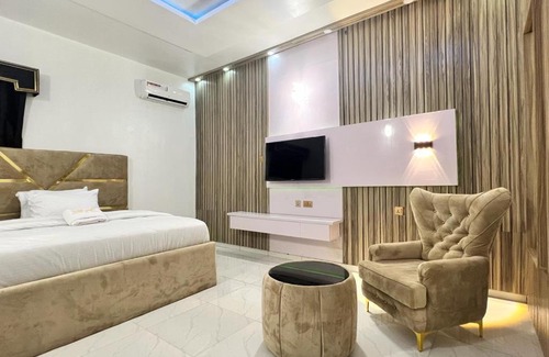 Ekrokpe Hotel | Clique Court Hotel & Suite