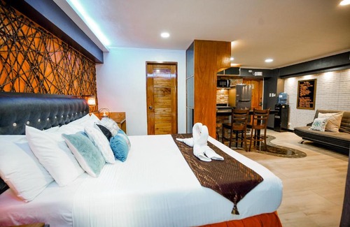 Mactan Export Processing Zone Apartment | CLOCKWORKORANGE Luxury Studios with Netflix